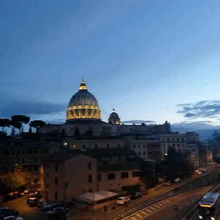 Vatican Bridge ローマ